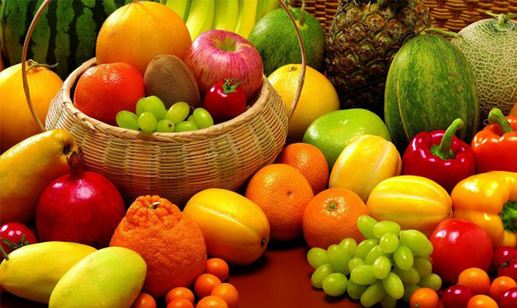 Много спелых фруктов