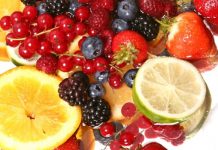 Фрукты и ягоды: ежевика, лимон, лайм, клубника, брусника