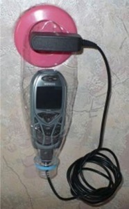 Подставка для зарядки мобильного телефона из бутылки, фото